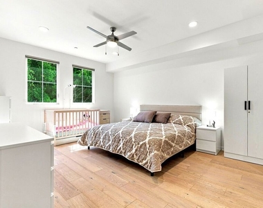 4240 Laurel Canyon Boulevard - Photo Thumbnail 16