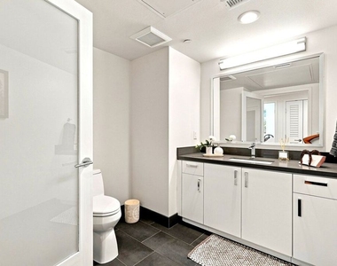 4240 Laurel Canyon Boulevard - Photo Thumbnail 15