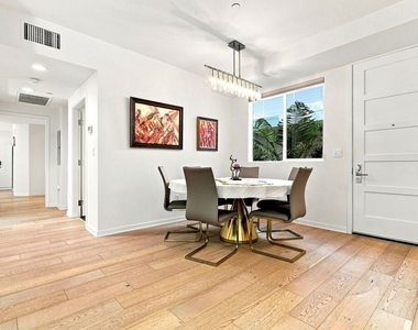 4240 Laurel Canyon Boulevard - Photo Thumbnail 9