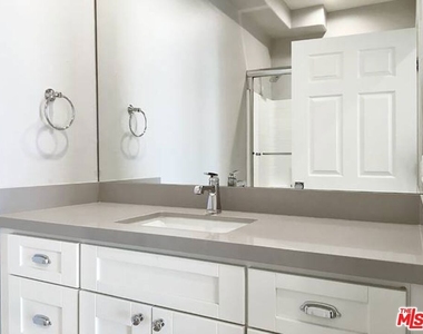 10560 Santa Monica - Photo Thumbnail 7