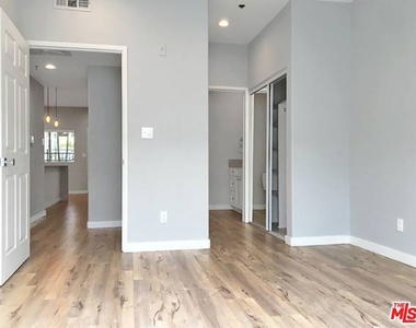 10560 Santa Monica - Photo Thumbnail 5