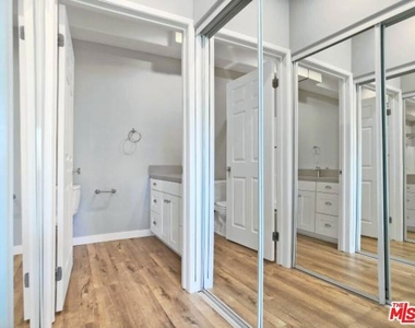 10560 Santa Monica - Photo Thumbnail 9
