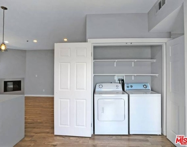 10560 Santa Monica - Photo Thumbnail 6