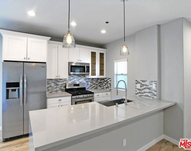 10560 Santa Monica - Photo Thumbnail 1