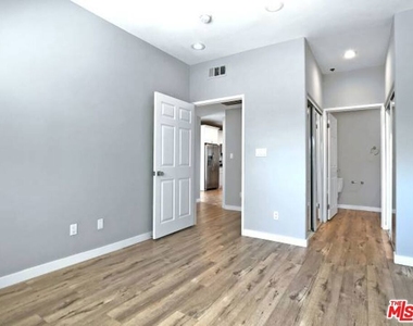 10560 Santa Monica - Photo Thumbnail 8