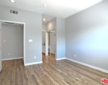 10560 Santa Monica - Photo Thumbnail 7