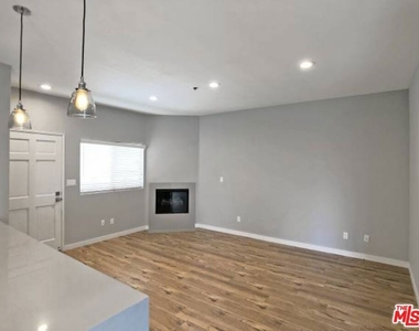 10560 Santa Monica - Photo Thumbnail 5
