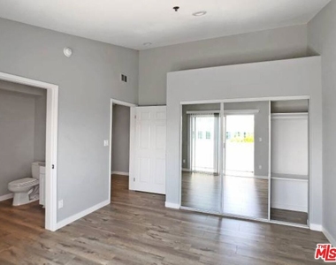 10560 Santa Monica - Photo Thumbnail 12