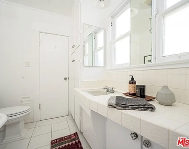 2213 Arizona Avenue - Photo Thumbnail 15