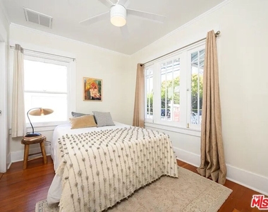2213 Arizona Avenue - Photo Thumbnail 12
