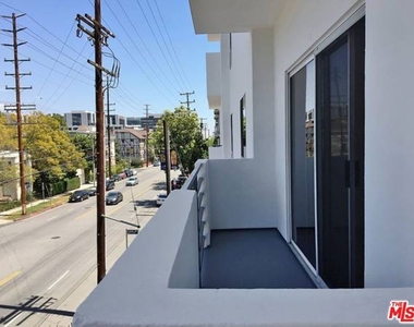 301 S Swall Drive - Photo Thumbnail 16
