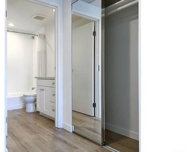 301 S Swall Drive - Photo Thumbnail 15