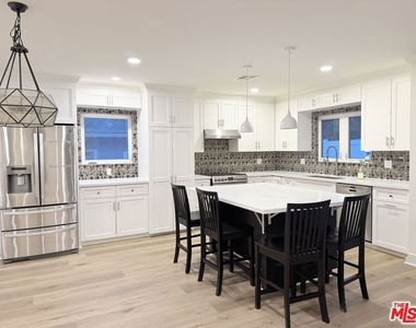 4627 Collis Avenue - Photo Thumbnail 5