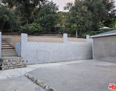 4627 Collis Avenue - Photo Thumbnail 15