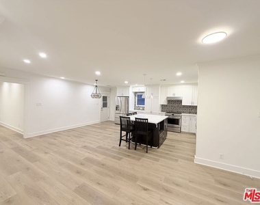 4627 Collis Avenue - Photo Thumbnail 4