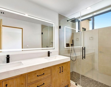 4329 Radford Avenue - Photo Thumbnail 7