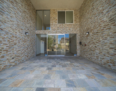 970 S St Andrews Place - Photo Thumbnail 38