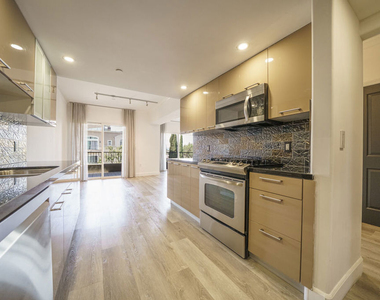 970 S St Andrews Place - Photo Thumbnail 11