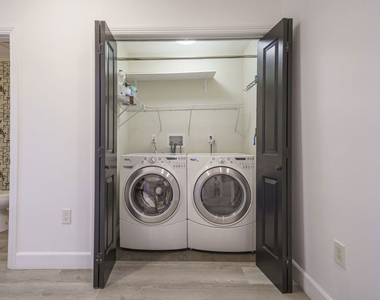 970 S St Andrews Place - Photo Thumbnail 20
