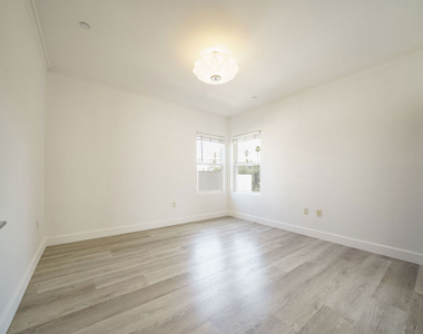 970 S St Andrews Place - Photo Thumbnail 25