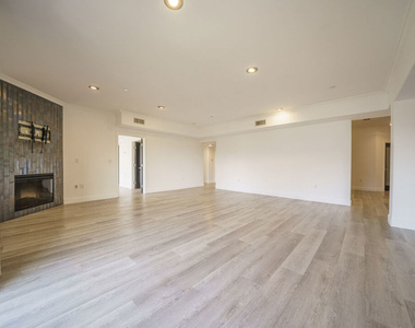 970 S St Andrews Place - Photo Thumbnail 3