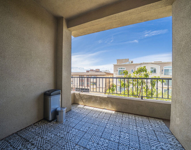 970 S St Andrews Place - Photo Thumbnail 33