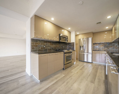 970 S St Andrews Place - Photo Thumbnail 10