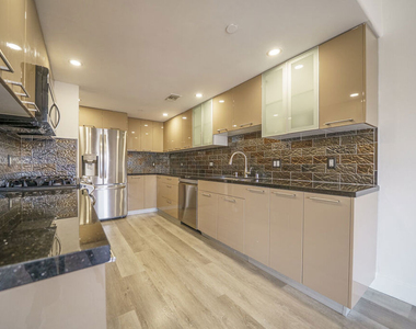 970 S St Andrews Place - Photo Thumbnail 9