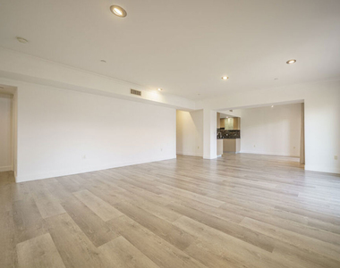 970 S St Andrews Place - Photo Thumbnail 5