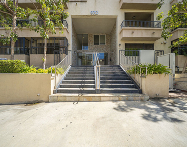 970 S St Andrews Place - Photo Thumbnail 41