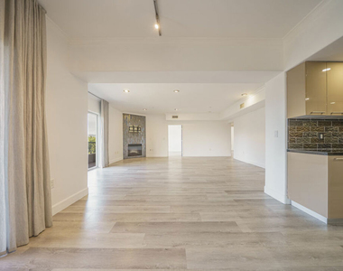 970 S St Andrews Place - Photo Thumbnail 6