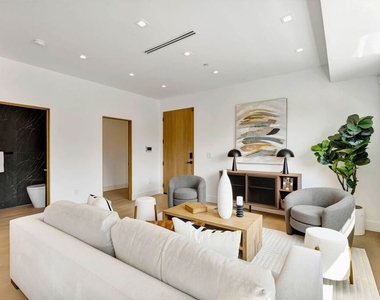 4329 Radford Avenue - Photo Thumbnail 6
