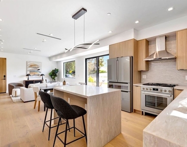4329 Radford Avenue - Photo Thumbnail 4