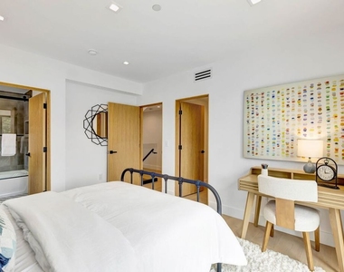 4329 Radford Avenue - Photo Thumbnail 17