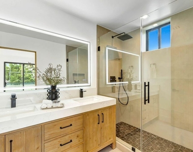 4329 Radford Avenue - Photo Thumbnail 15