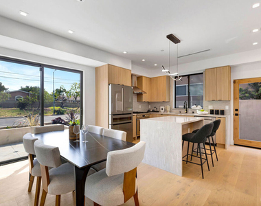 4329 Radford Avenue - Photo Thumbnail 8