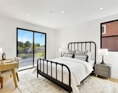 4329 Radford Avenue - Photo Thumbnail 16