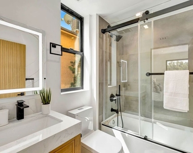 4329 Radford Avenue - Photo Thumbnail 18
