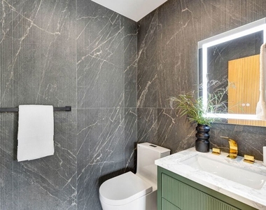 4329 Radford Avenue - Photo Thumbnail 12