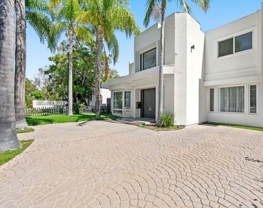 112 N Elm Drive - Photo Thumbnail 46