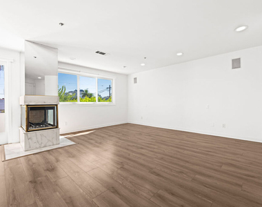 112 N Elm Drive - Photo Thumbnail 23