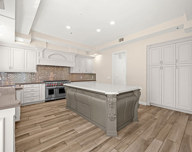 112 N Elm Drive - Photo Thumbnail 14