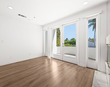 112 N Elm Drive - Photo Thumbnail 25