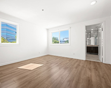 112 N Elm Drive - Photo Thumbnail 35