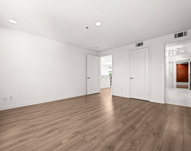 112 N Elm Drive - Photo Thumbnail 30