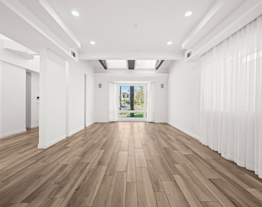 112 N Elm Drive - Photo Thumbnail 5