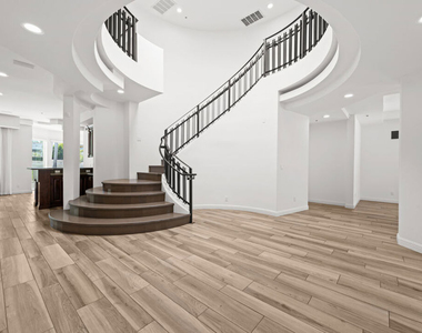 112 N Elm Drive - Photo Thumbnail 3