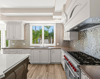 112 N Elm Drive - Photo Thumbnail 13