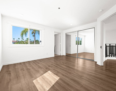 112 N Elm Drive - Photo Thumbnail 36