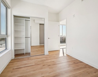 1814 Federal Avenue - Photo Thumbnail 7